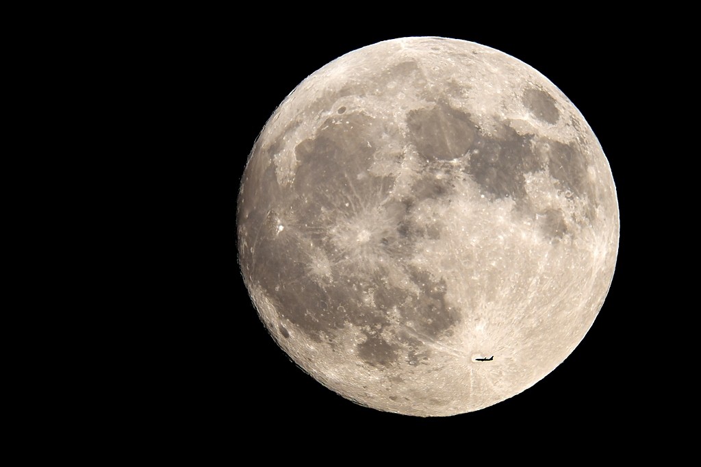 un avion dans la lune Dsc 4510 dxo